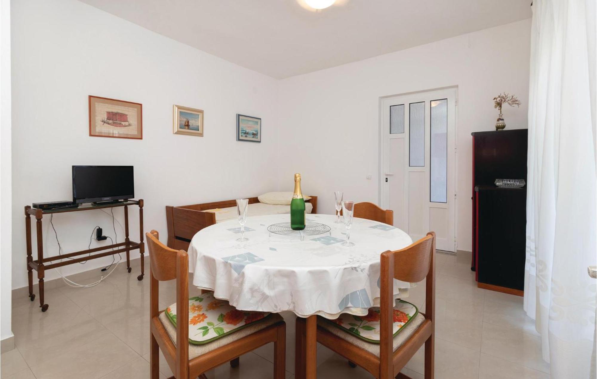 1 Bedroom Stunning Apartment In Zadar Luaran gambar